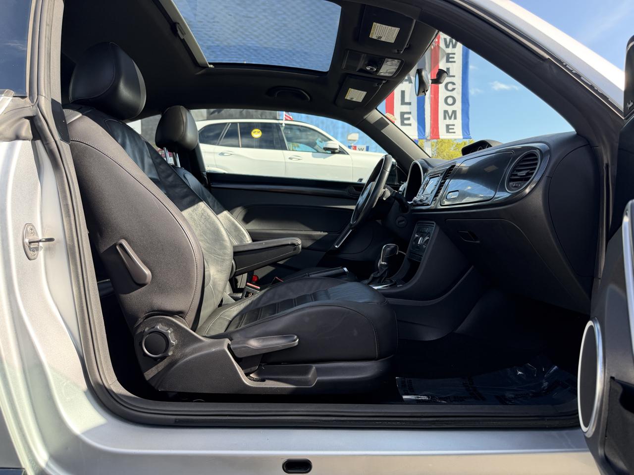 Volkswagen Beetle Coupe 2dr DSG 2.0T Turbo PZEV 2013