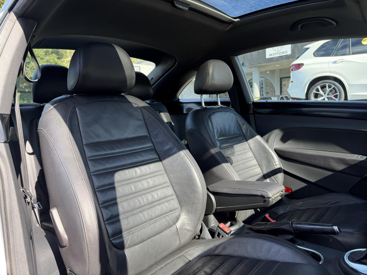 Volkswagen Beetle Coupe 2dr DSG 2.0T Turbo PZEV 2013