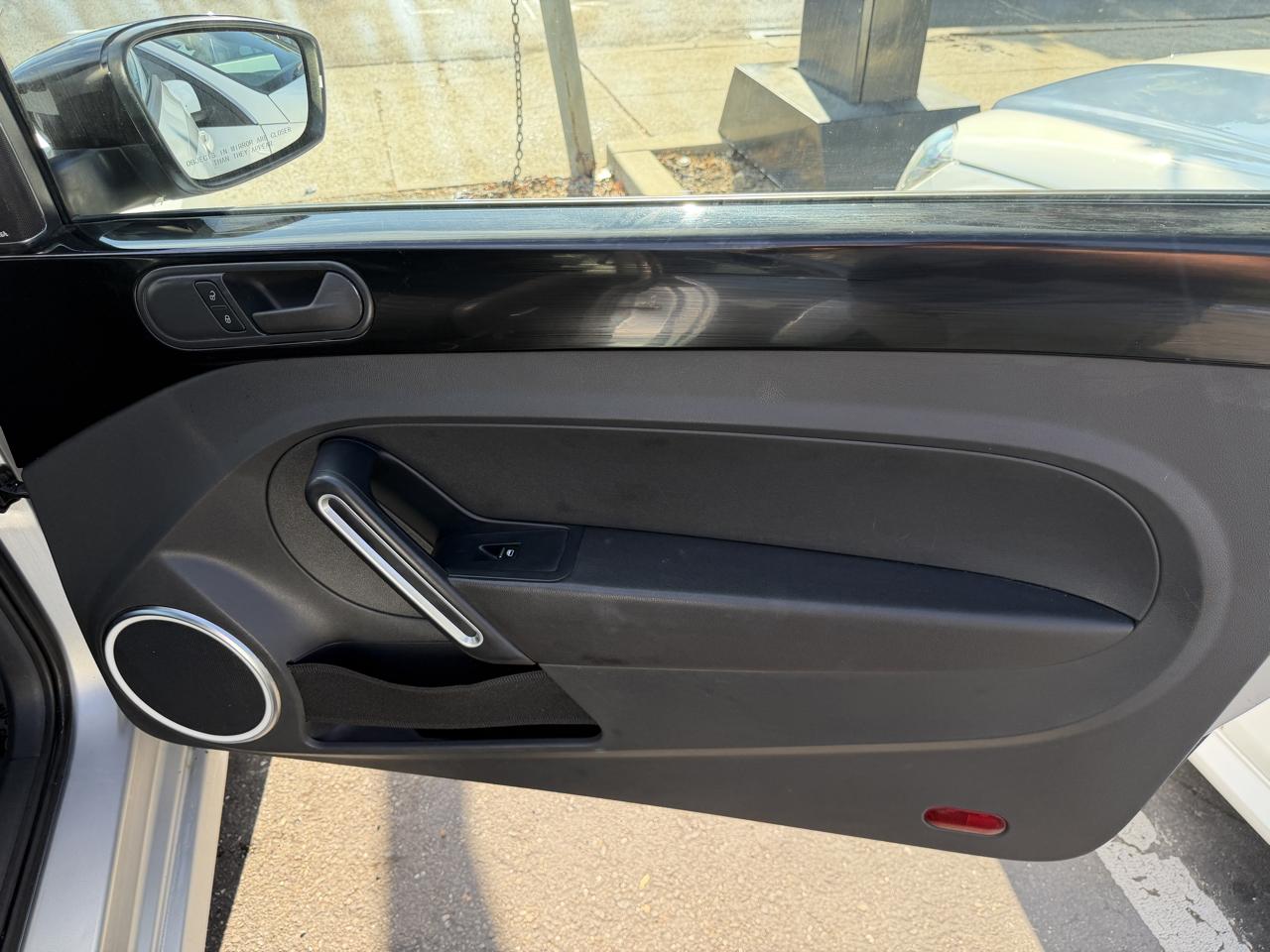 Volkswagen Beetle Coupe 2dr DSG 2.0T Turbo PZEV 2013
