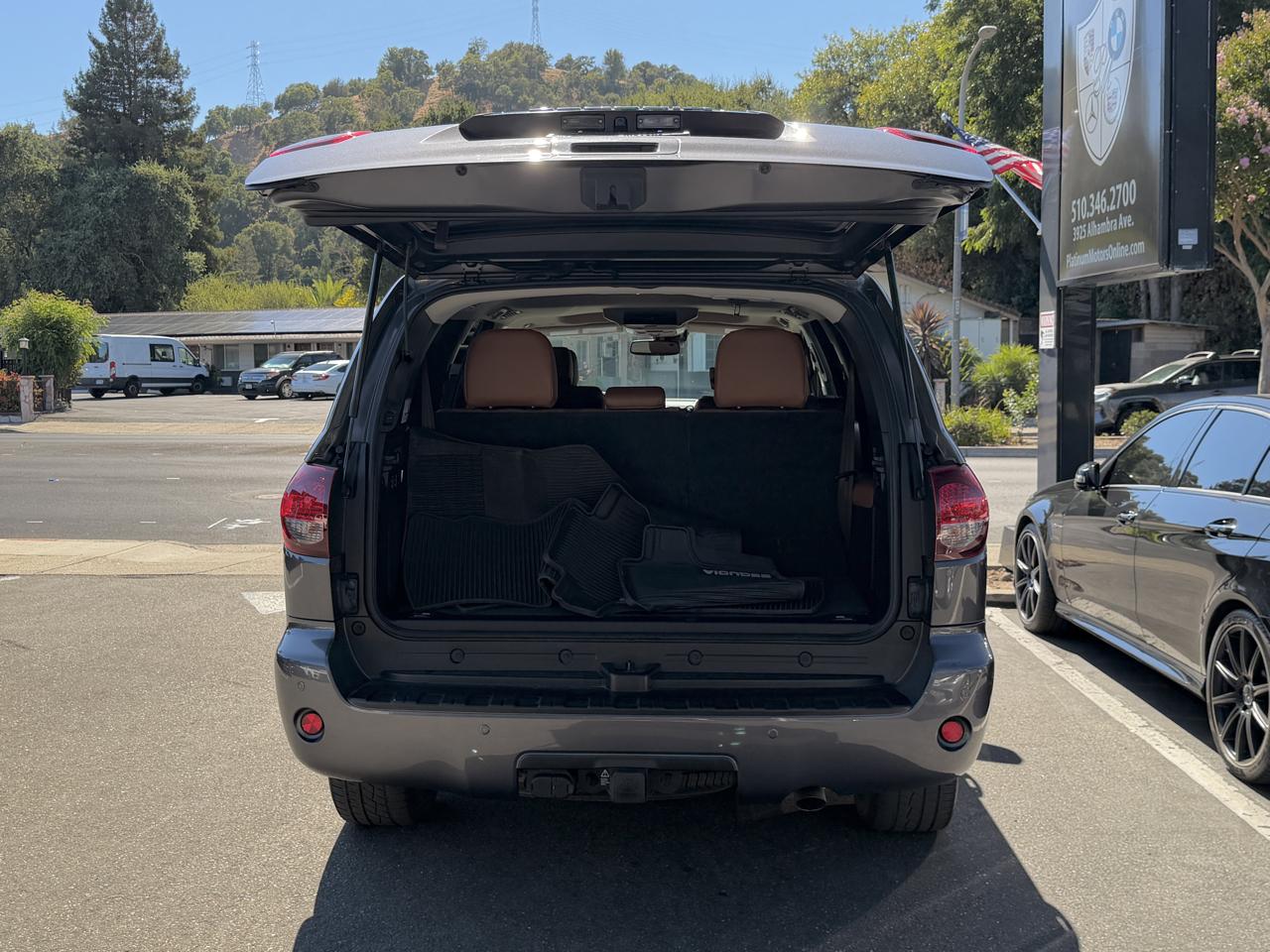 Toyota Sequoia  2021