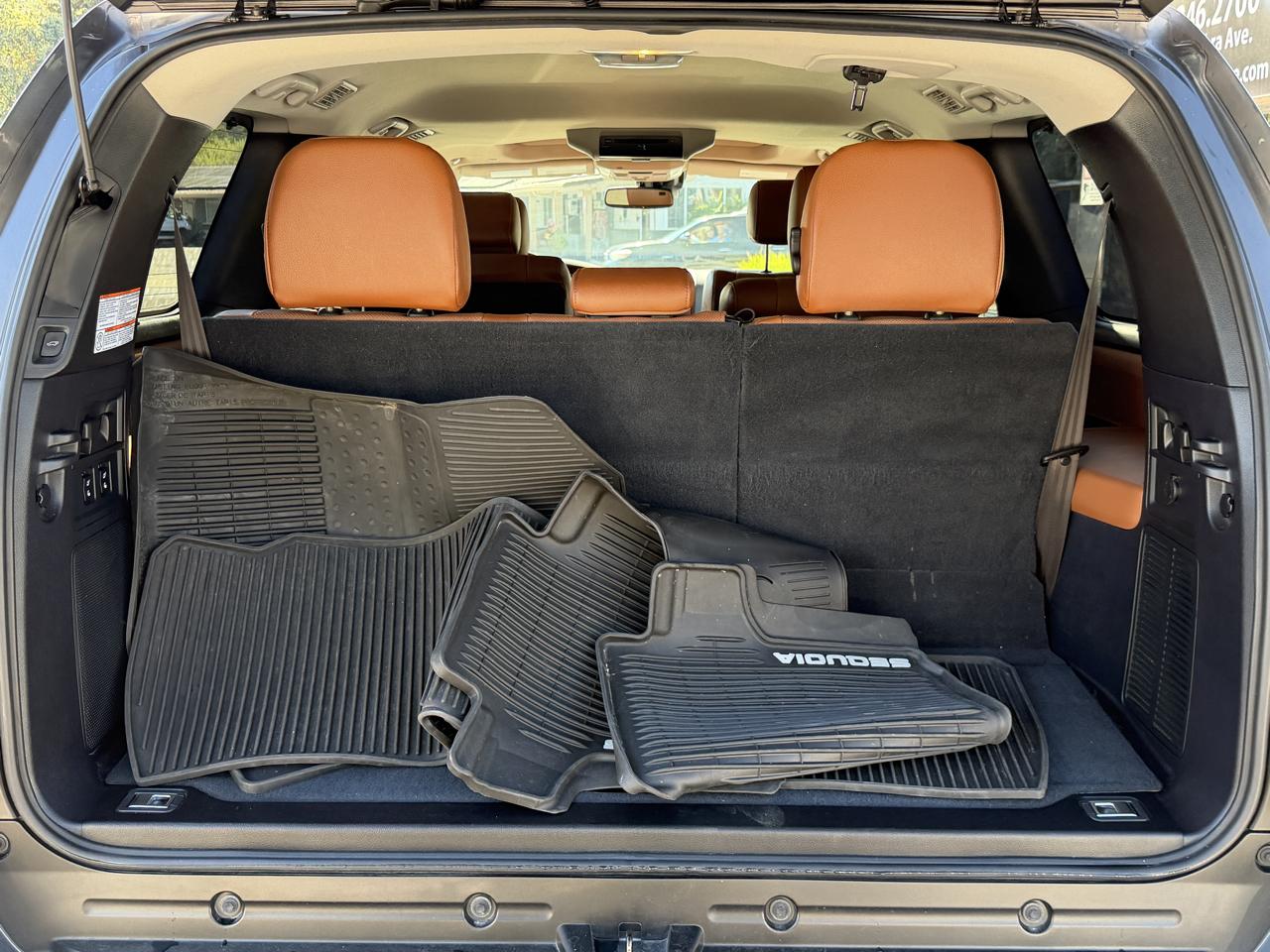 Toyota Sequoia  2021