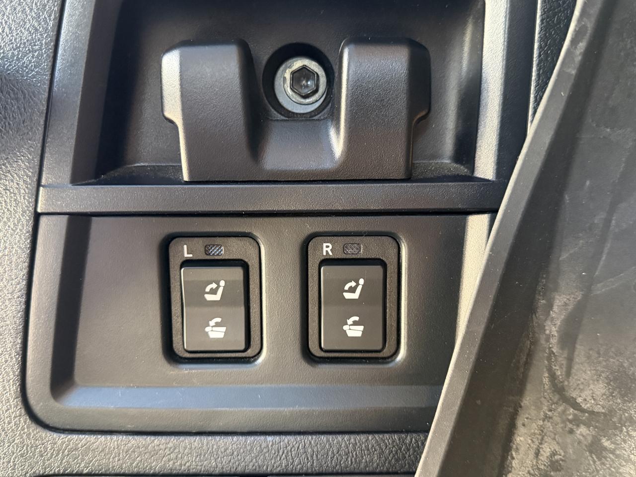 Toyota Sequoia  2021