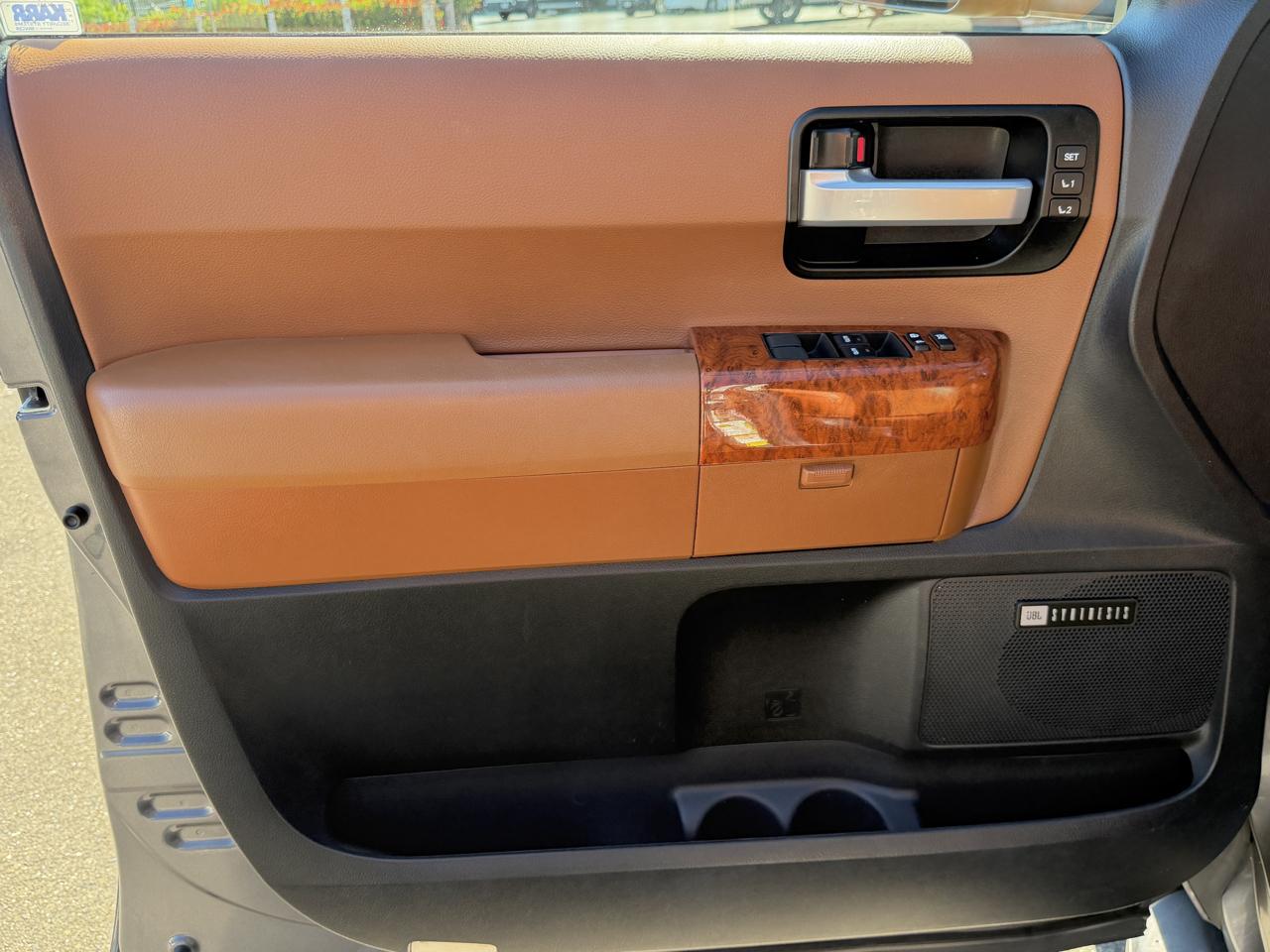 Toyota Sequoia  2021