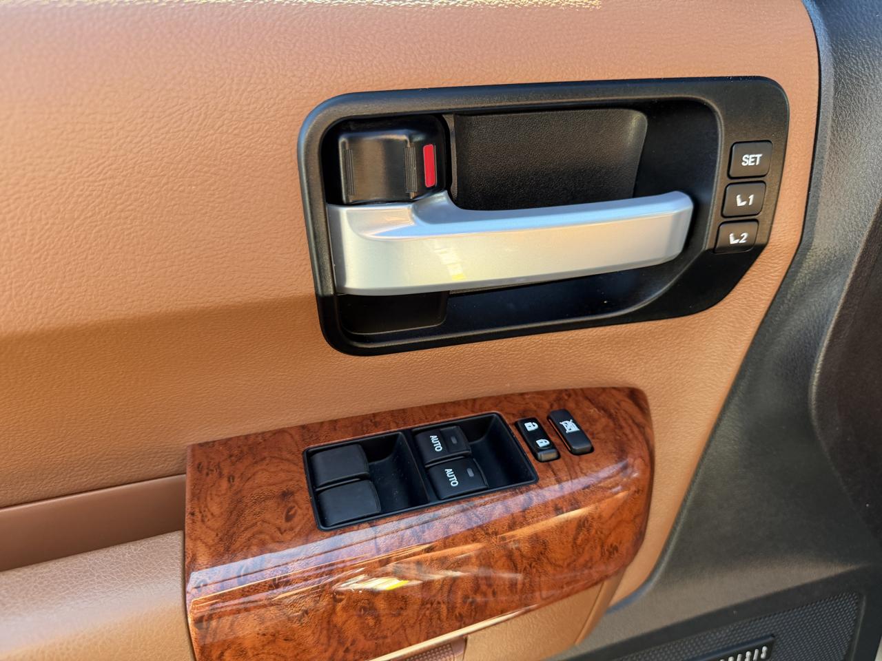 Toyota Sequoia  2021