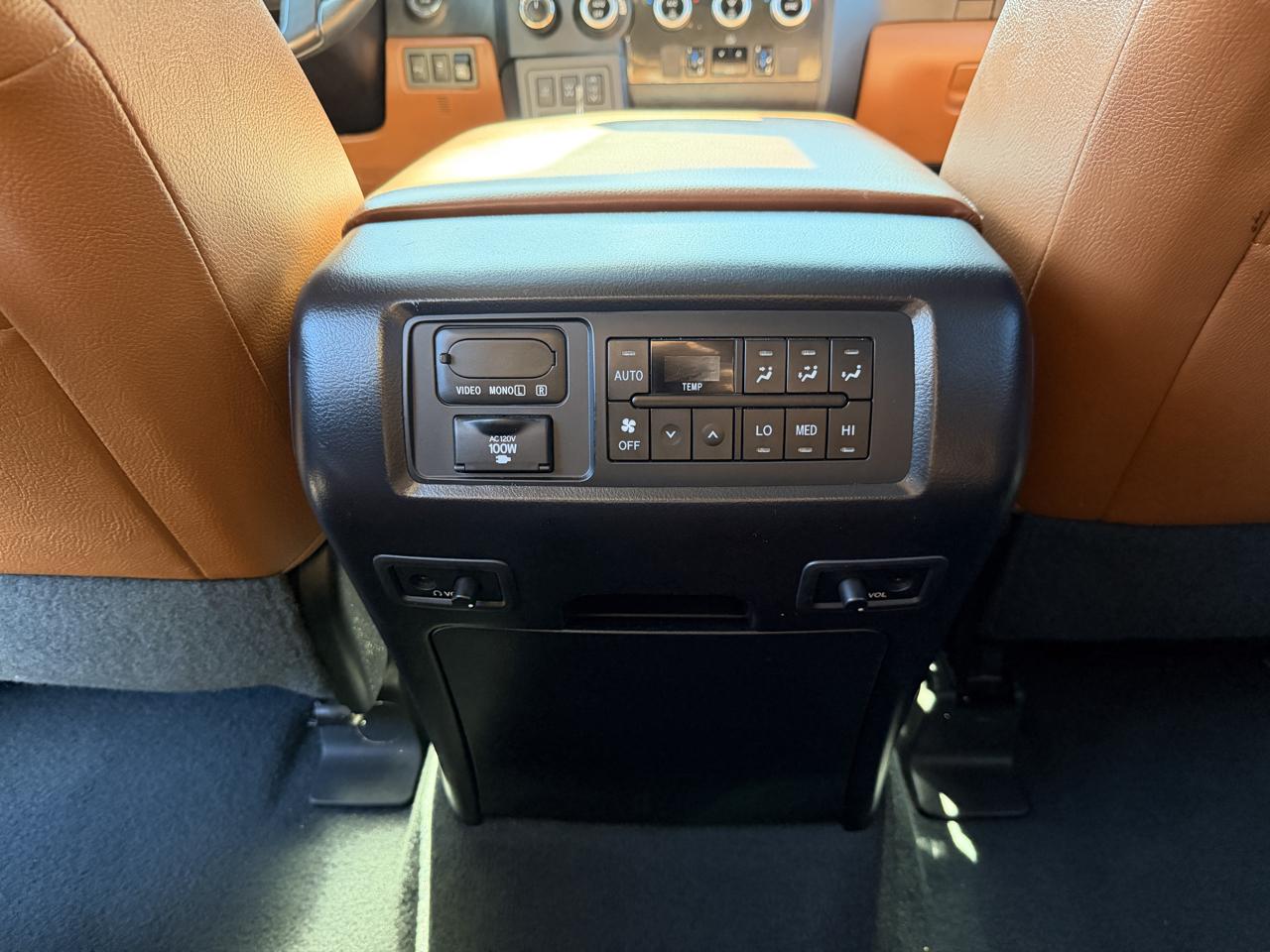 Toyota Sequoia  2021