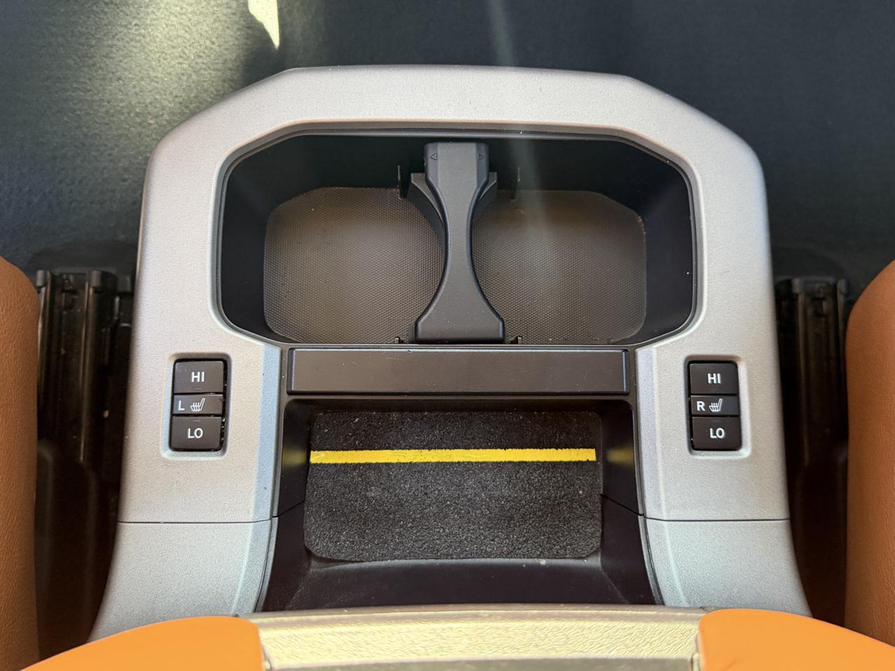 Toyota Sequoia  2021