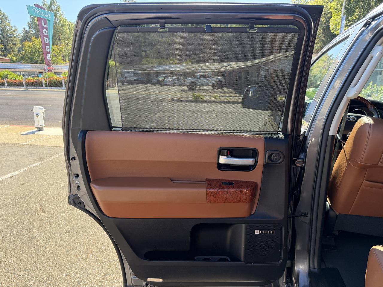 Toyota Sequoia  2021