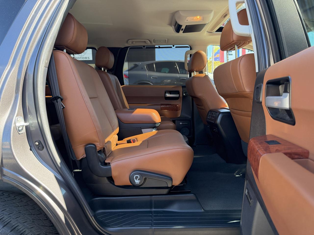 Toyota Sequoia  2021