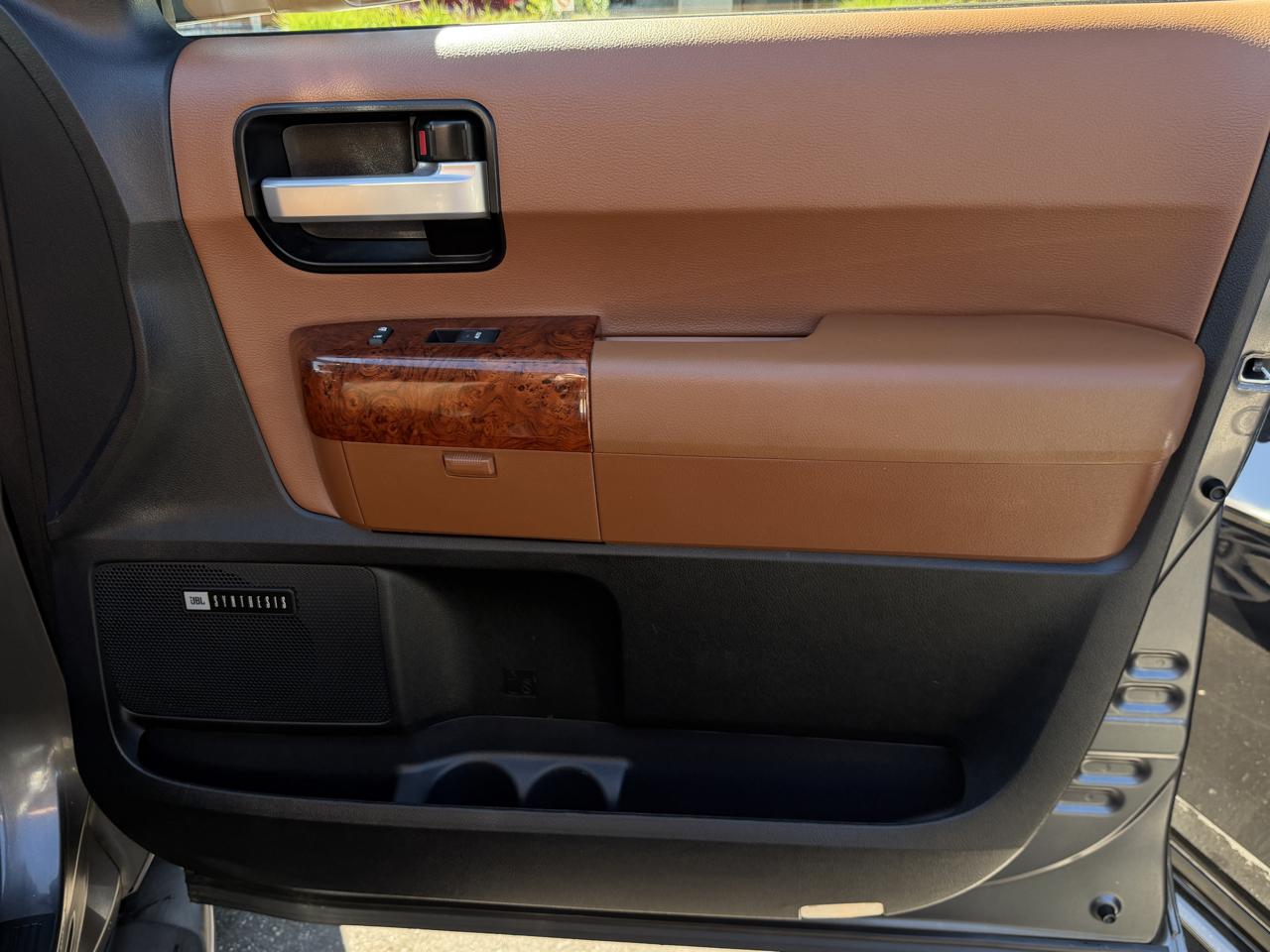 Toyota Sequoia  2021