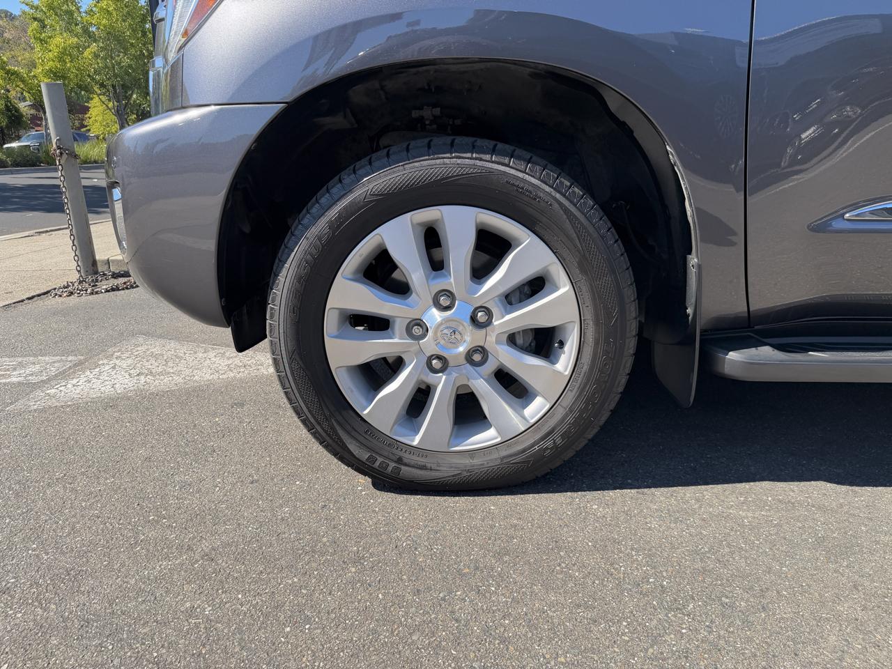 Toyota Sequoia  2021