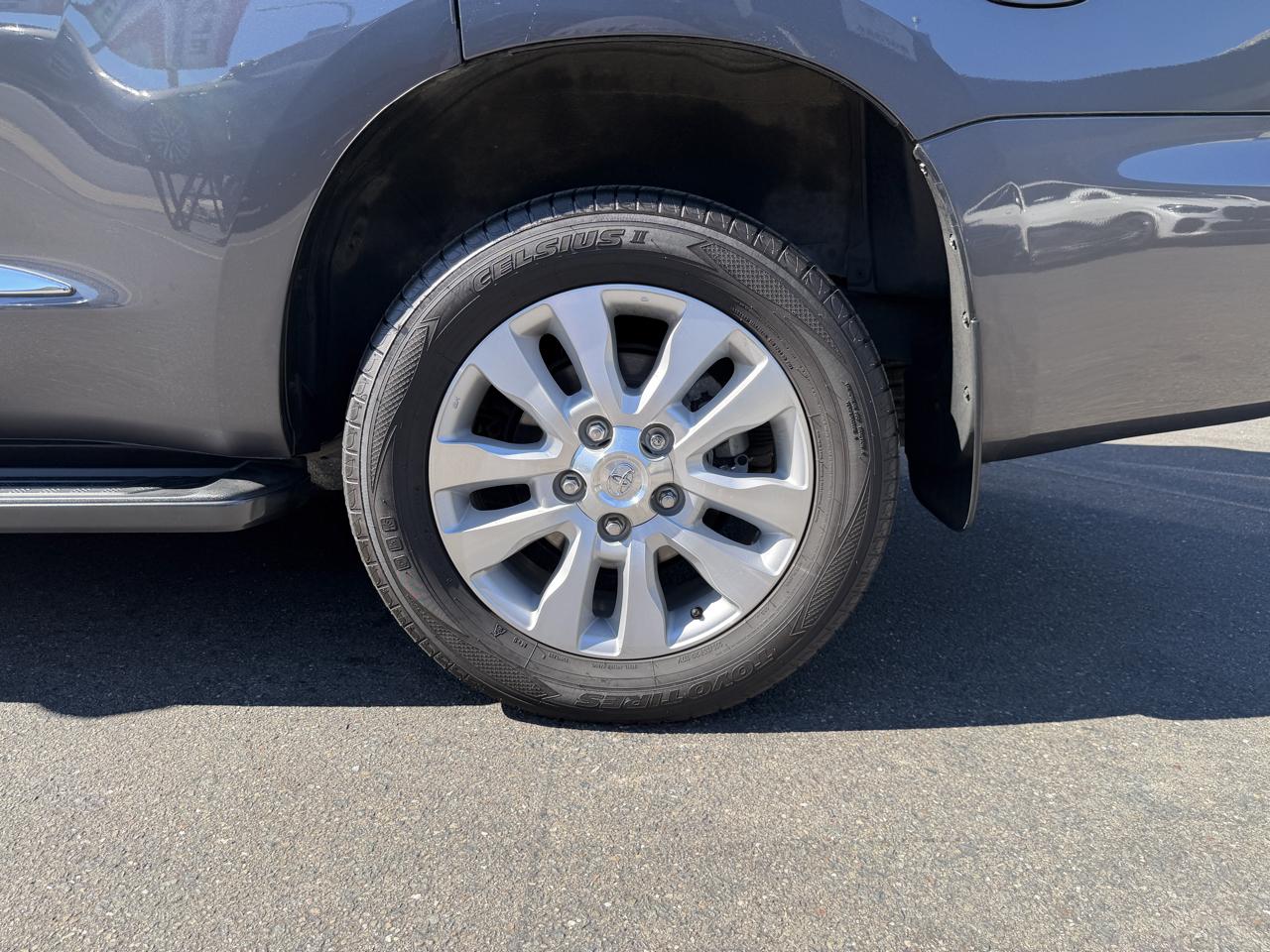 Toyota Sequoia  2021