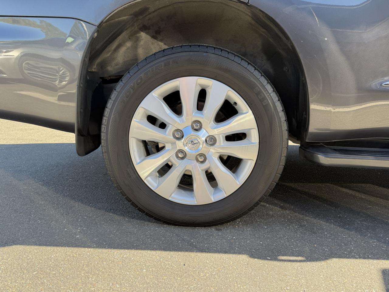 Toyota Sequoia  2021