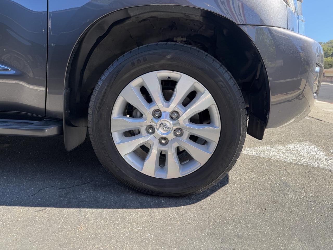 Toyota Sequoia  2021