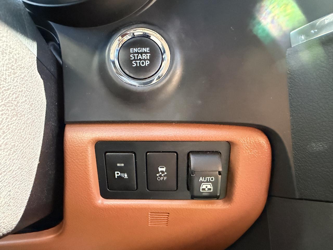 Toyota Sequoia  2021