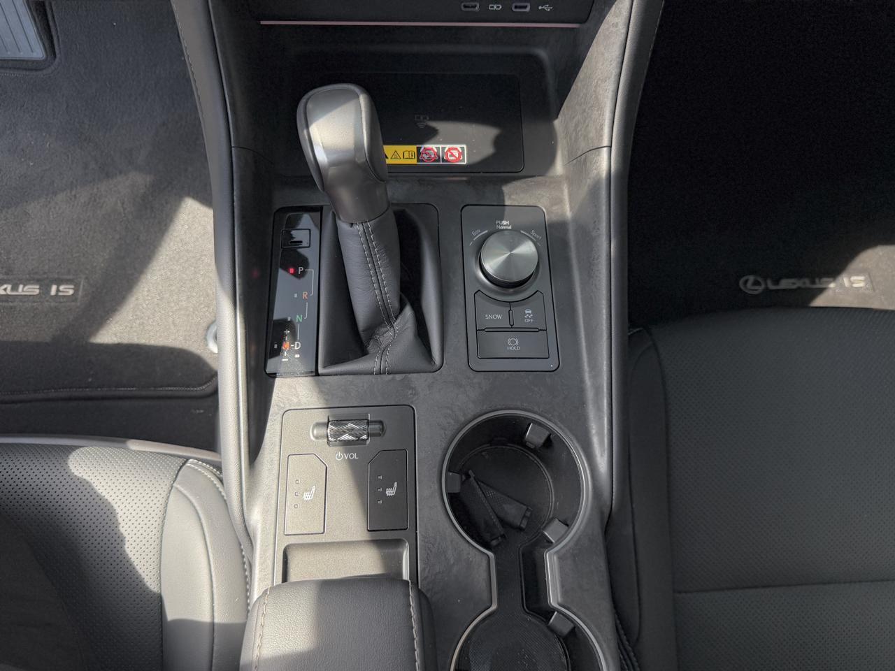 Lexus IS  2026