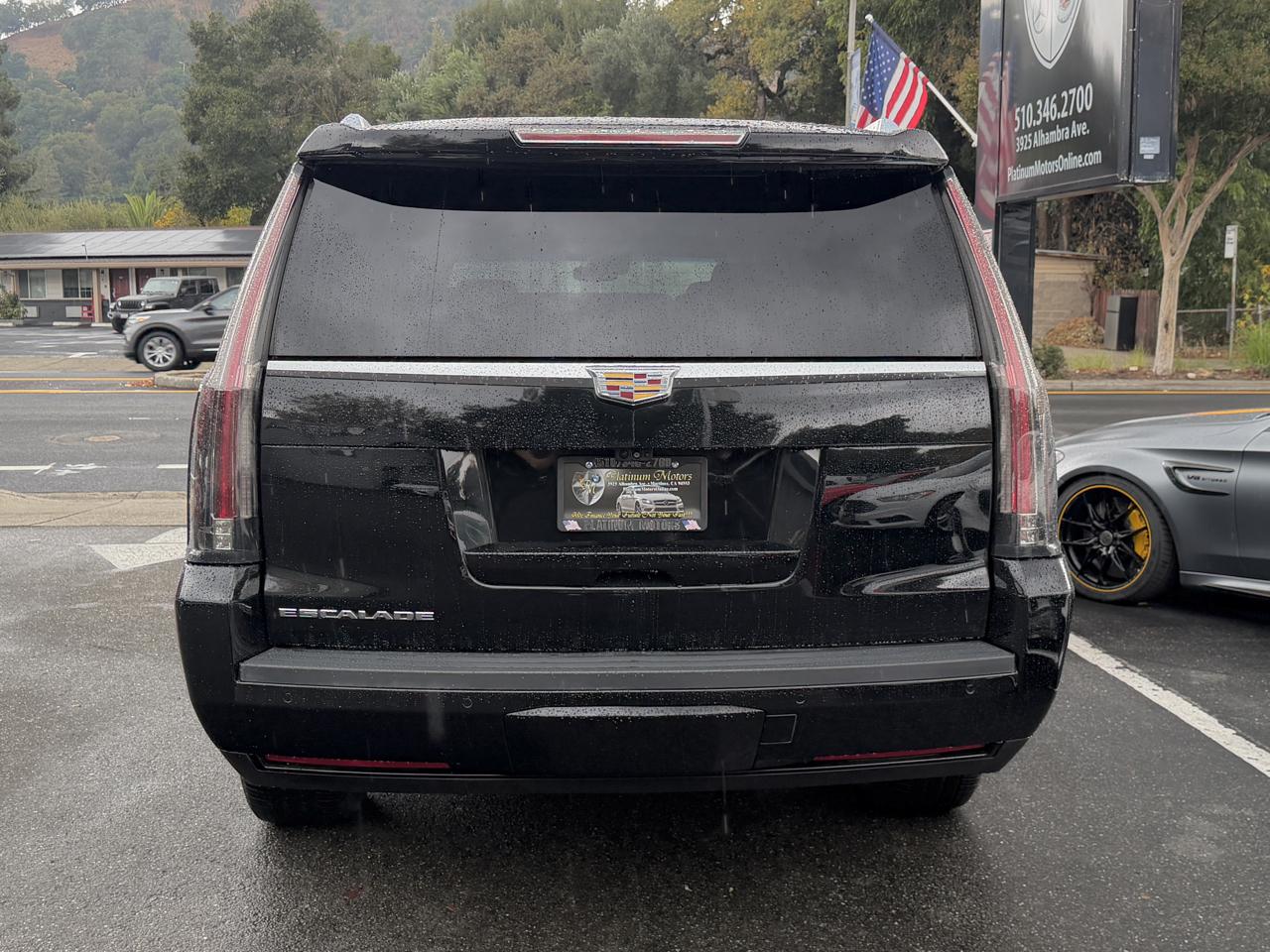 Cadillac Escalade ESV 4WD 4dr Luxury 2018