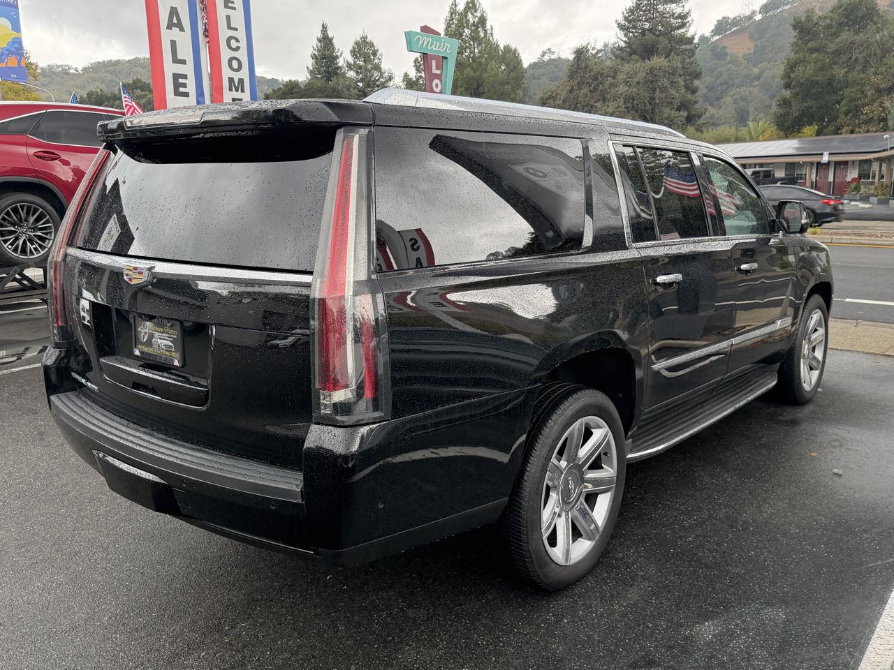 Cadillac Escalade ESV 4WD 4dr Luxury 2018
