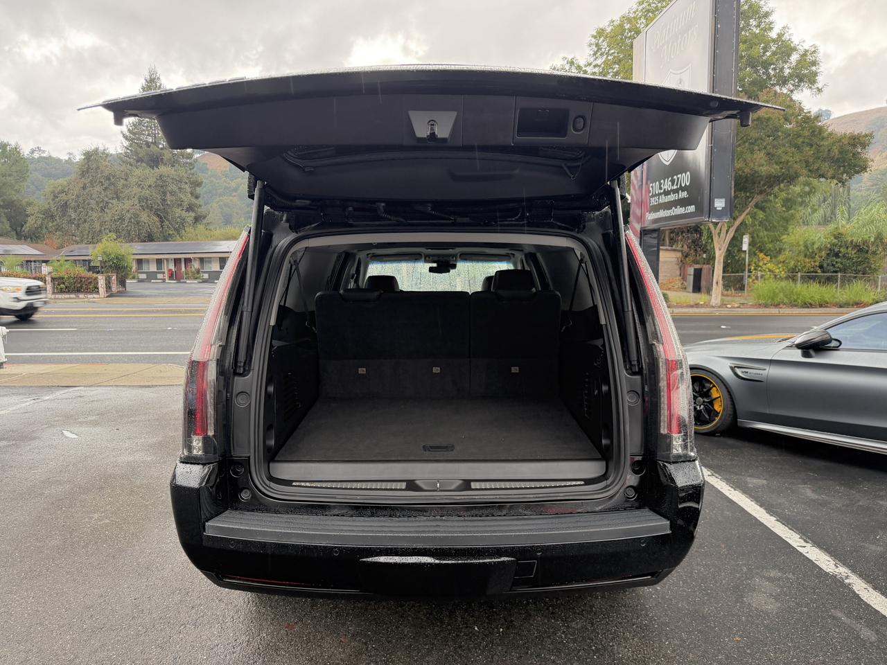 Cadillac Escalade ESV 4WD 4dr Luxury 2018