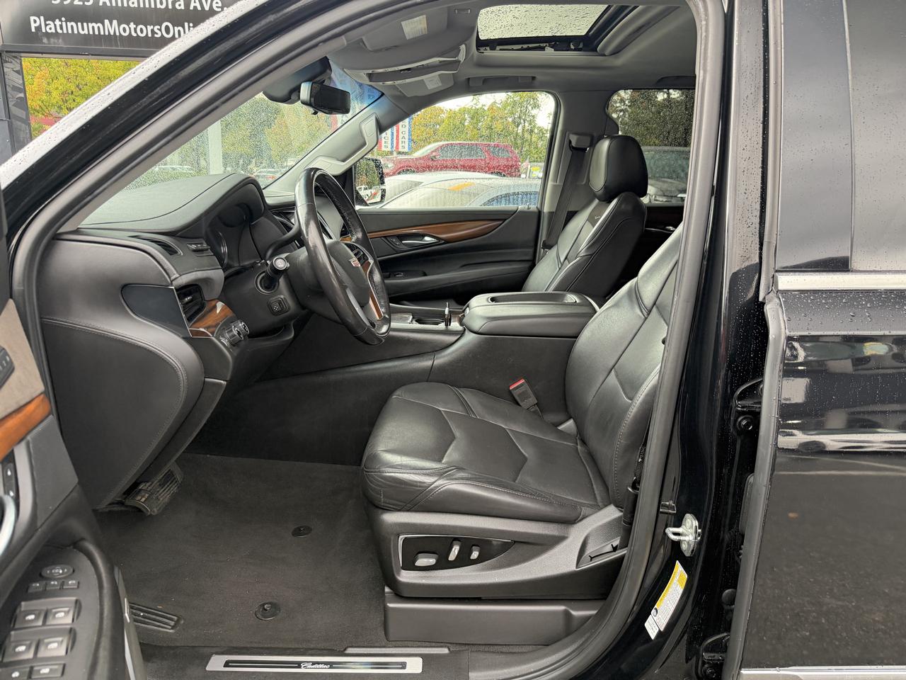 Cadillac Escalade ESV 4WD 4dr Luxury 2018