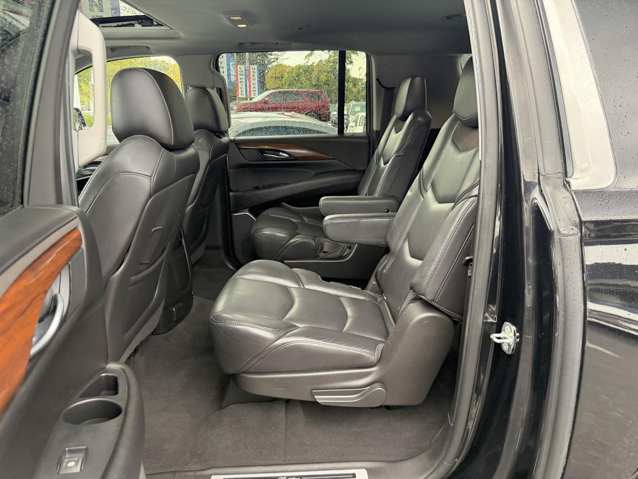 Cadillac Escalade ESV 4WD 4dr Luxury 2018