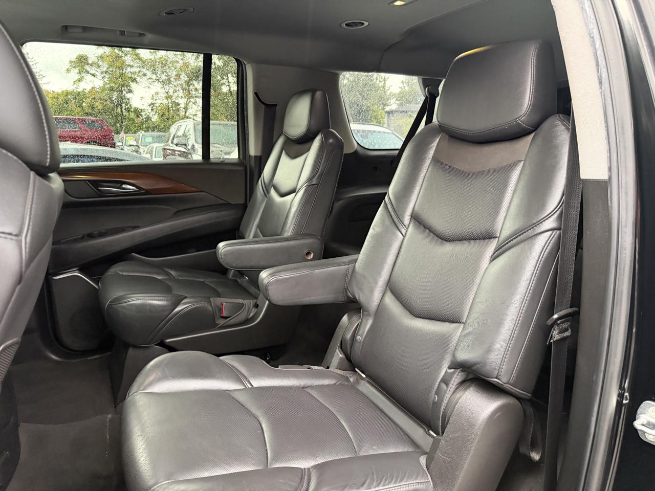 Cadillac Escalade ESV 4WD 4dr Luxury 2018
