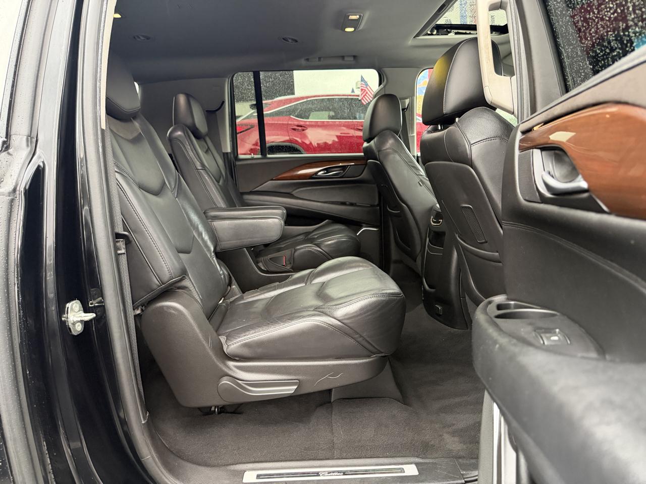 Cadillac Escalade ESV 4WD 4dr Luxury 2018