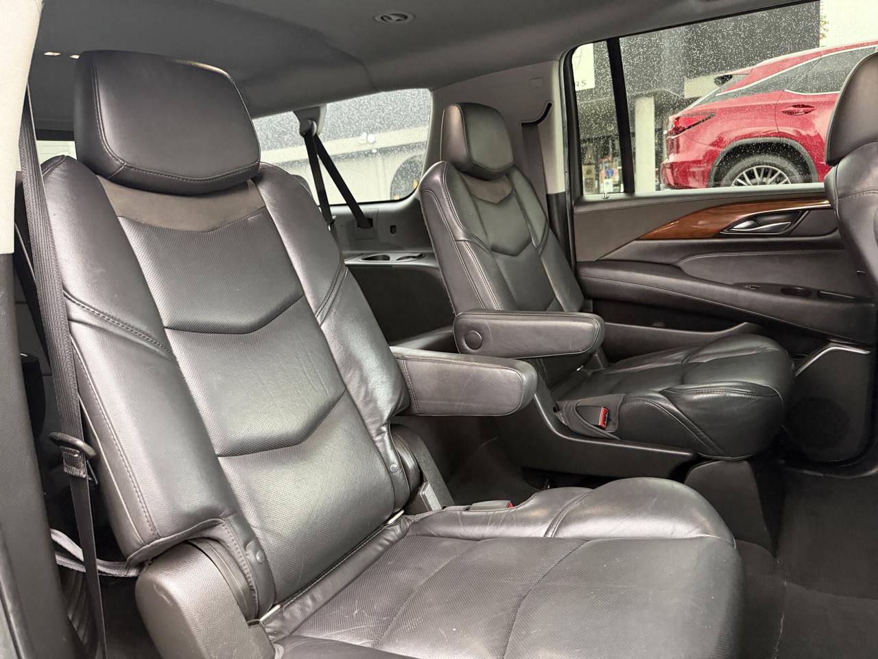 Cadillac Escalade ESV 4WD 4dr Luxury 2018