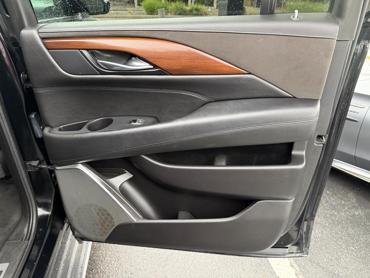 Cadillac Escalade ESV 4WD 4dr Luxury 2018