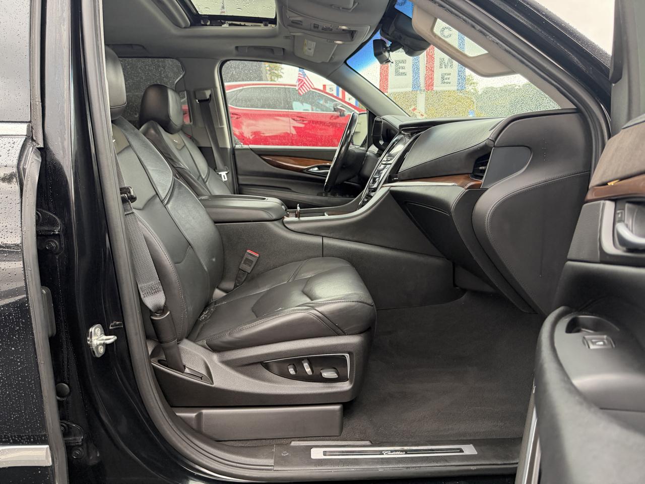 Cadillac Escalade ESV 4WD 4dr Luxury 2018