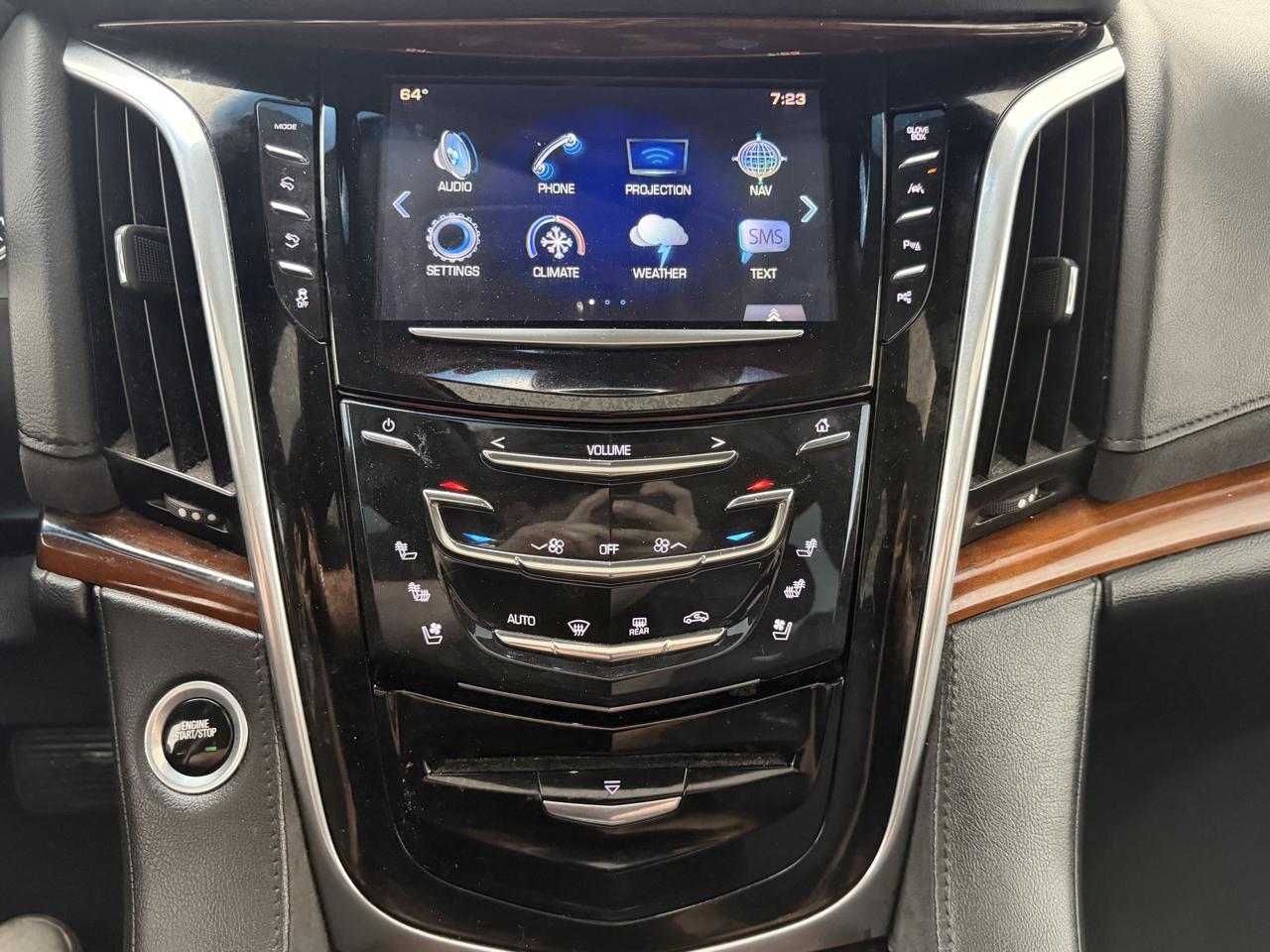 Cadillac Escalade ESV 4WD 4dr Luxury 2018