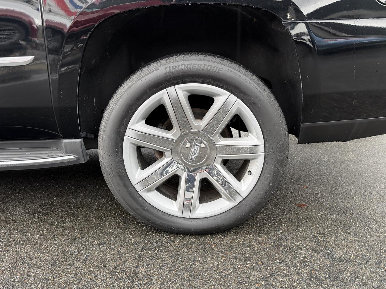 Cadillac Escalade ESV 4WD 4dr Luxury 2018