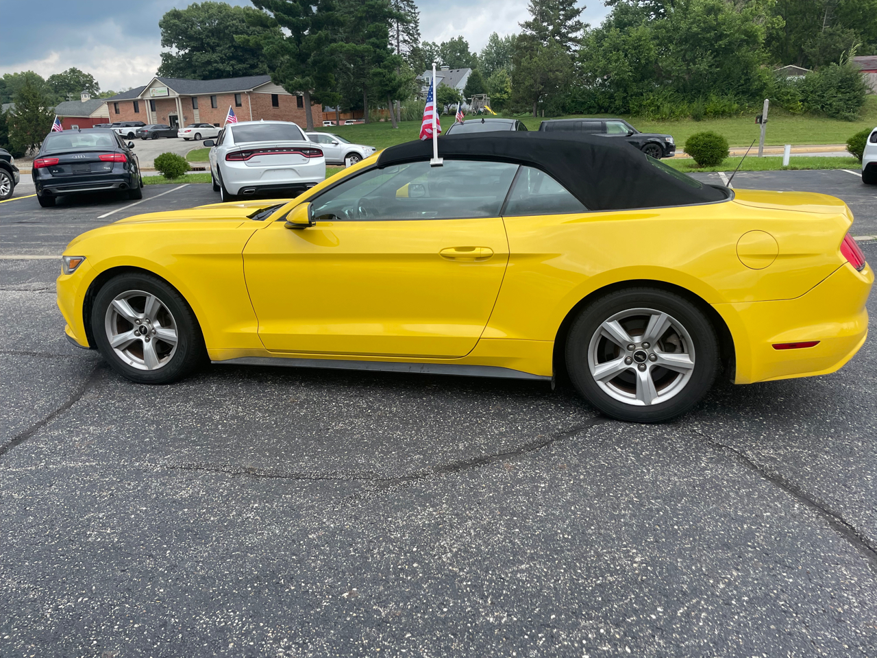 Used 2016 Ford Mustang 2dr Conv for Sale in Whiteland IN 46184 3Wide