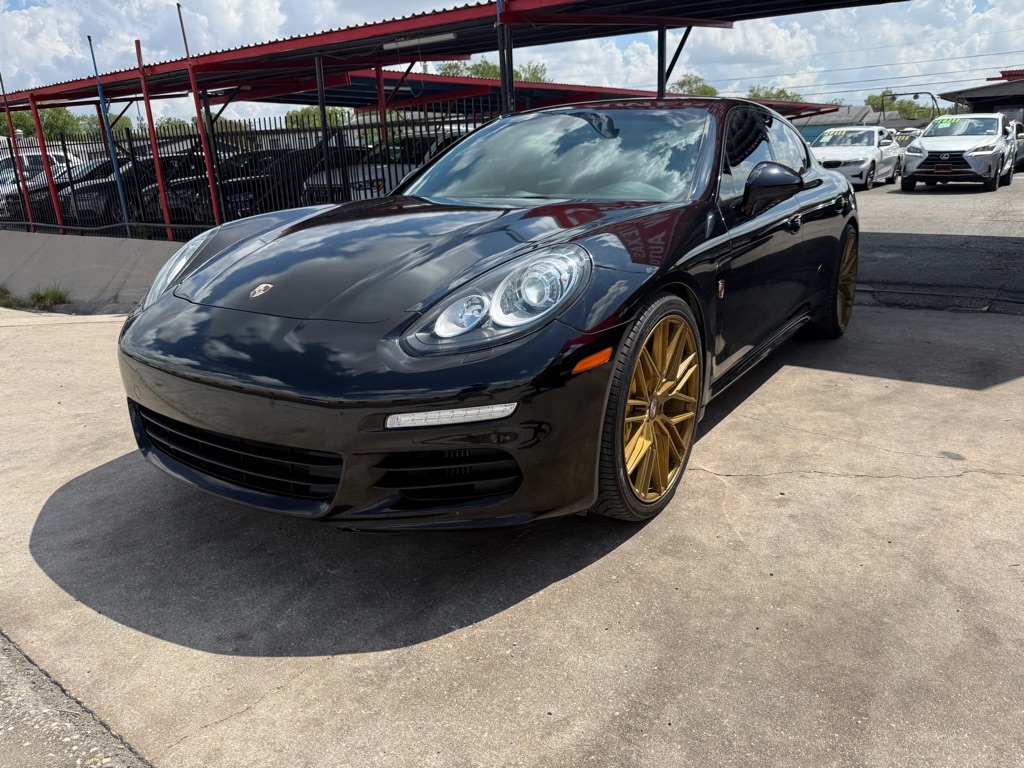 2016 Porsche Panamera S photo 2