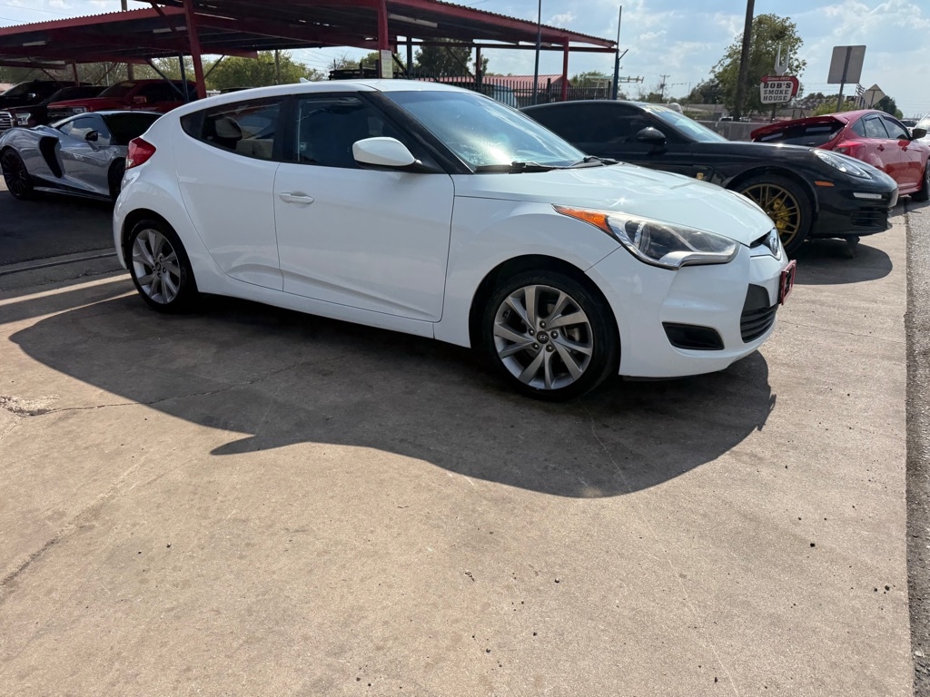 2016 Hyundai Veloster Base photo 4