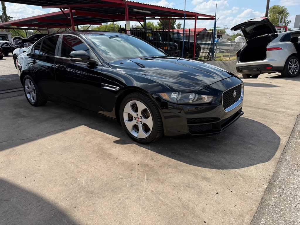 2018 Jaguar XE photo 2