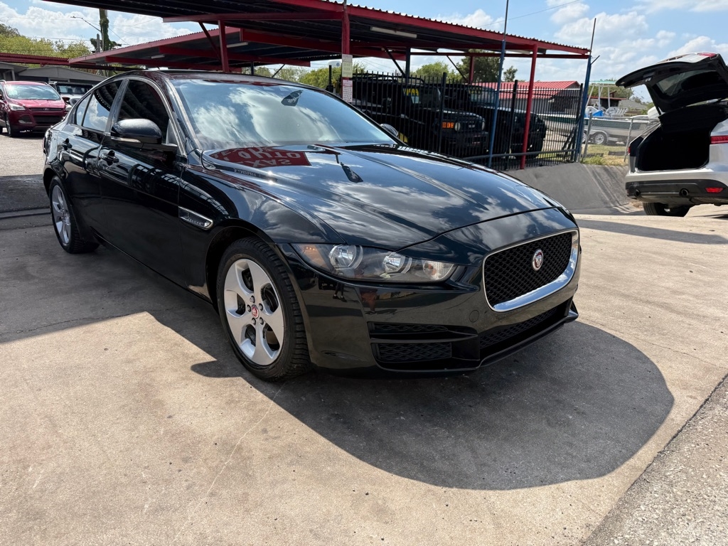 2018 Jaguar XE photo 3