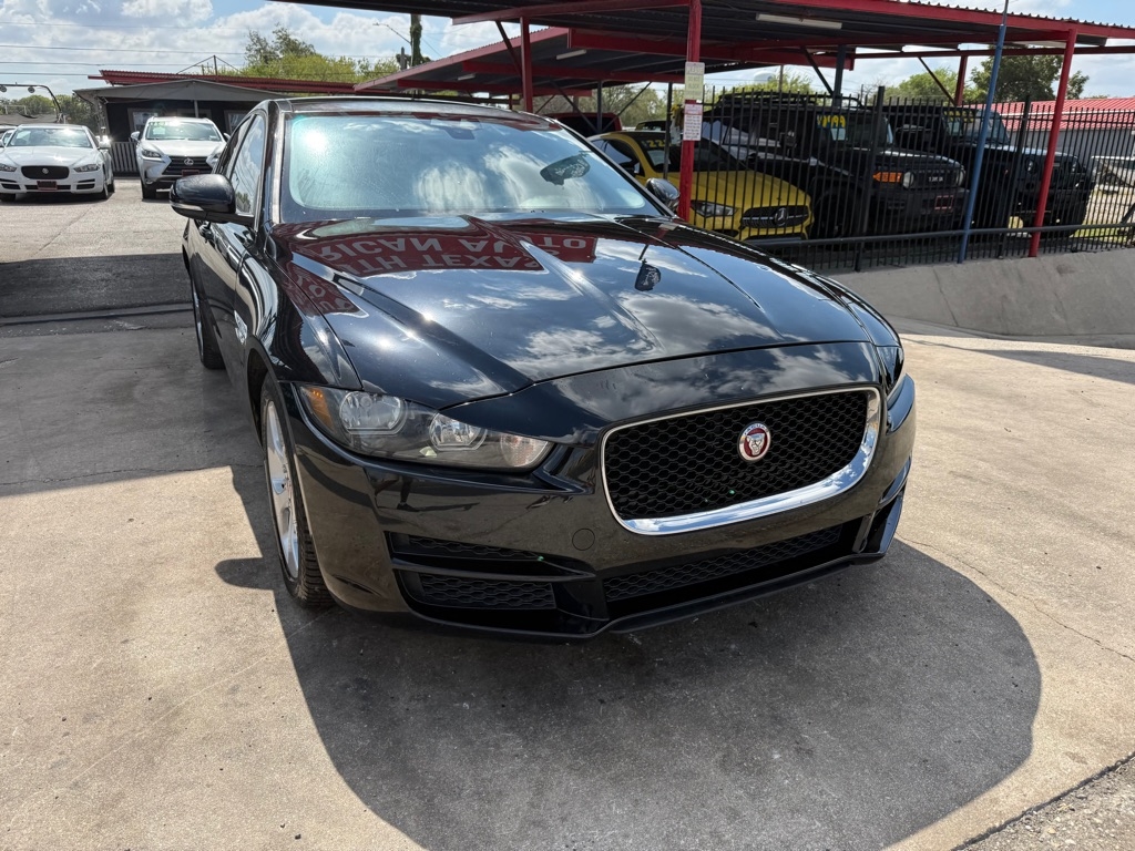 2018 Jaguar XE photo 4