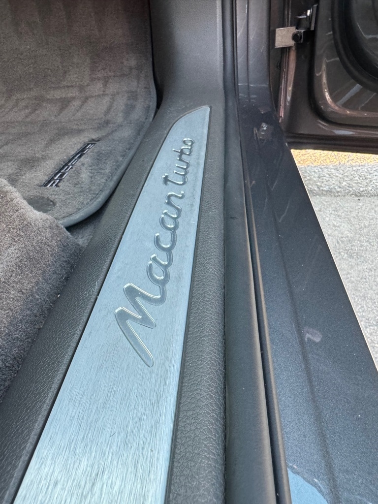 Porsche Macan Turbo 2015 Porsche Macan Turbo 2015