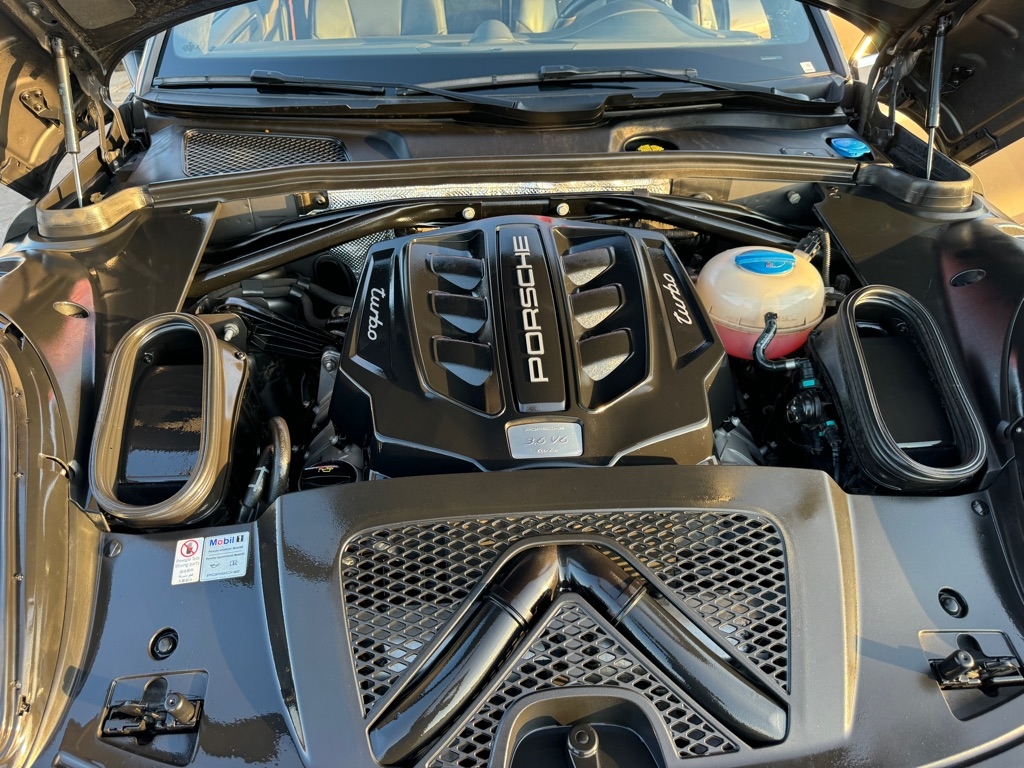 Porsche Macan Turbo 2015 Porsche Macan Turbo 2015