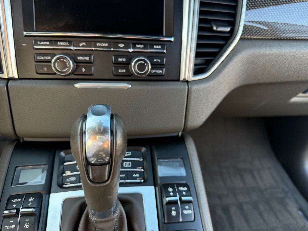 Porsche Macan Turbo 2015 Porsche Macan Turbo 2015