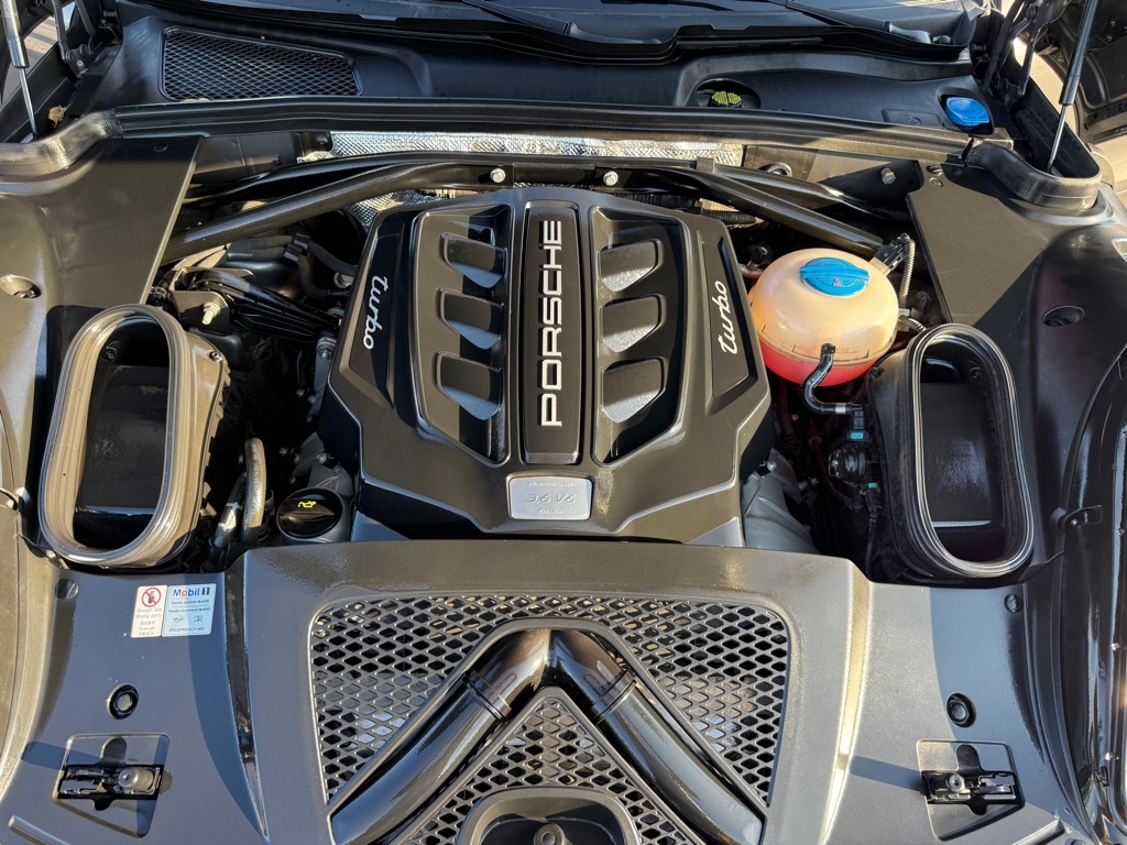 Porsche Macan Turbo 2015 Porsche Macan Turbo 2015