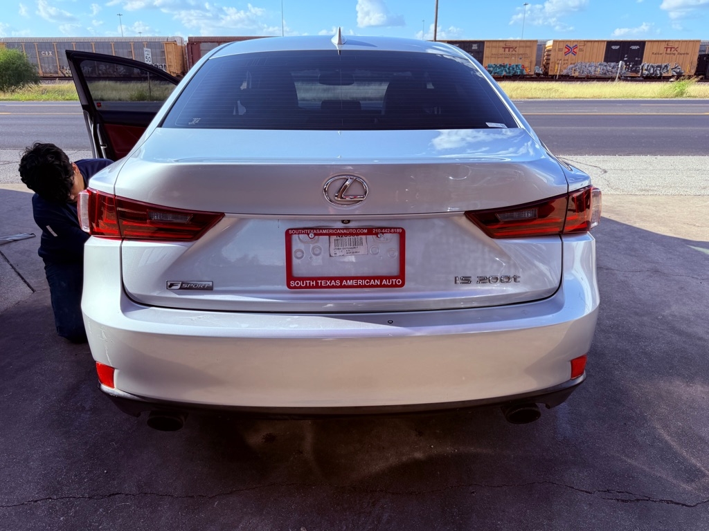 Lexus IS 200t 2016 Lexus IS 200t 2016