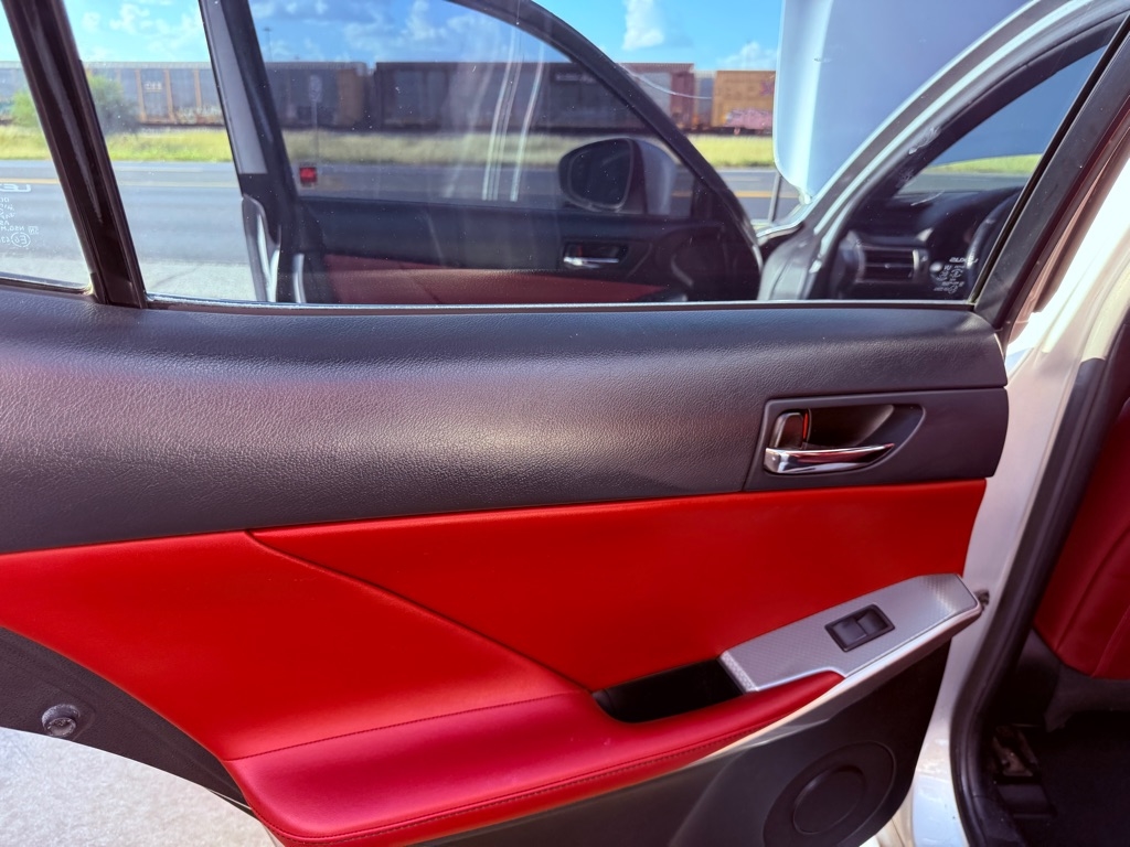 Lexus IS 200t 2016 Lexus IS 200t 2016