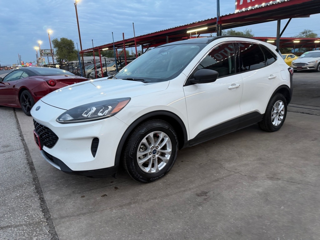 2022 Ford Escape SE's photo