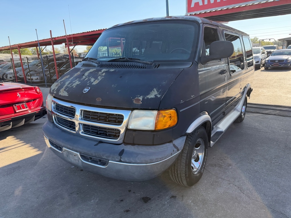 Dodge Ram Van 1500 SWB 2000