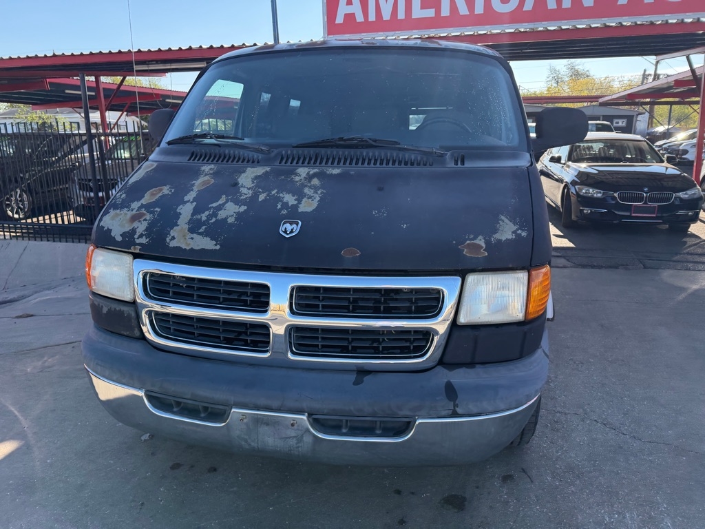 Dodge Ram Van 1500 SWB 2000