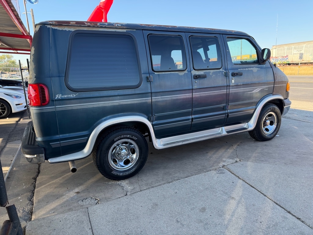 Dodge Ram Van 1500 SWB 2000