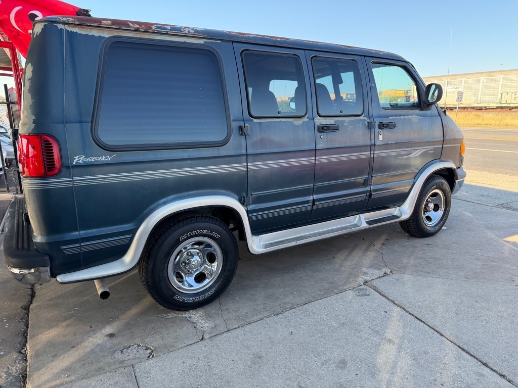 Dodge Ram Van 1500 SWB 2000