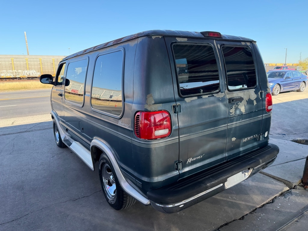 Dodge Ram Van 1500 SWB 2000