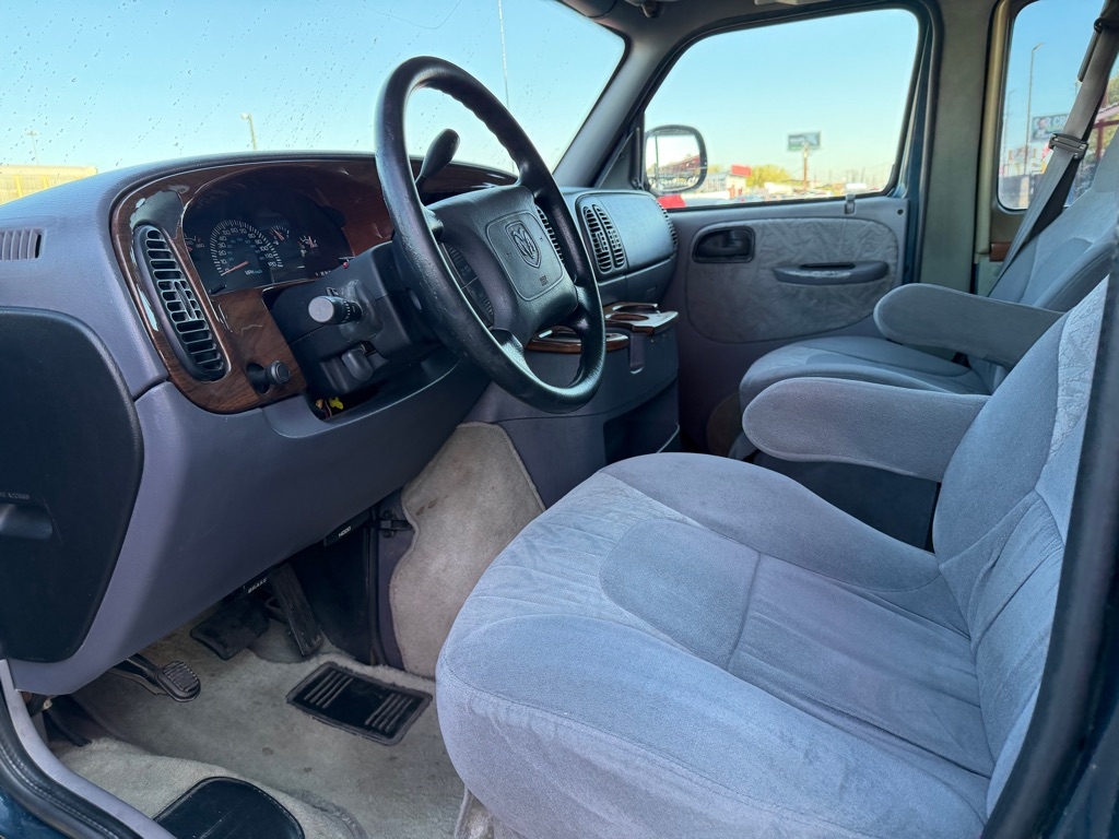 Dodge Ram Van 1500 SWB 2000